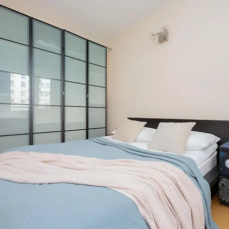 Cozy Near Metro Stoklosy By Renters Apartman