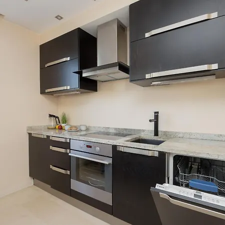 Cozy Near Metro Stoklosy By Renters Apartment