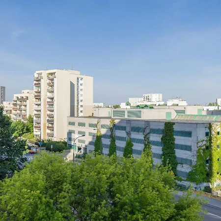 Cozy Near Metro Stoklosy By Renters Apartment