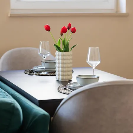 Cozy Near Metro Stoklosy By Renters شقة *